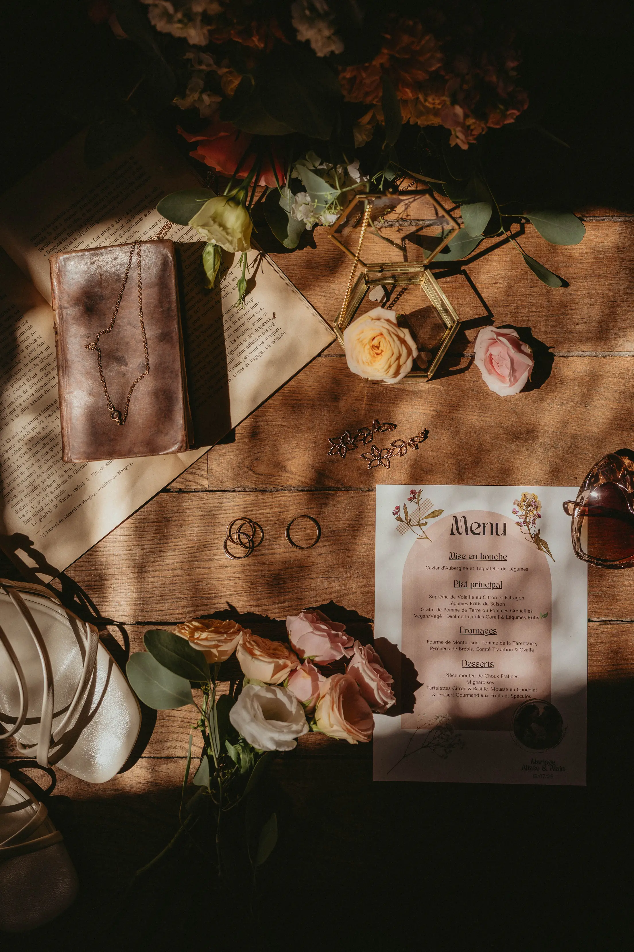 Photographe mariage savoie - alliances et bouquet