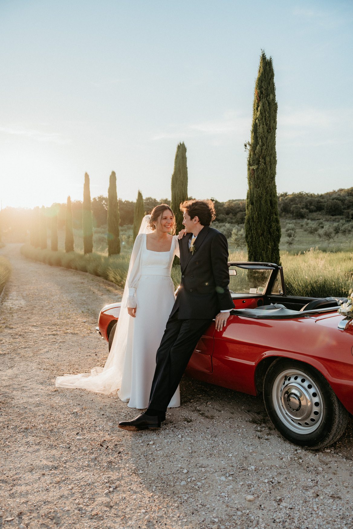 Photographe Mariage Montpellier - couple enlacé qui s'embrasse